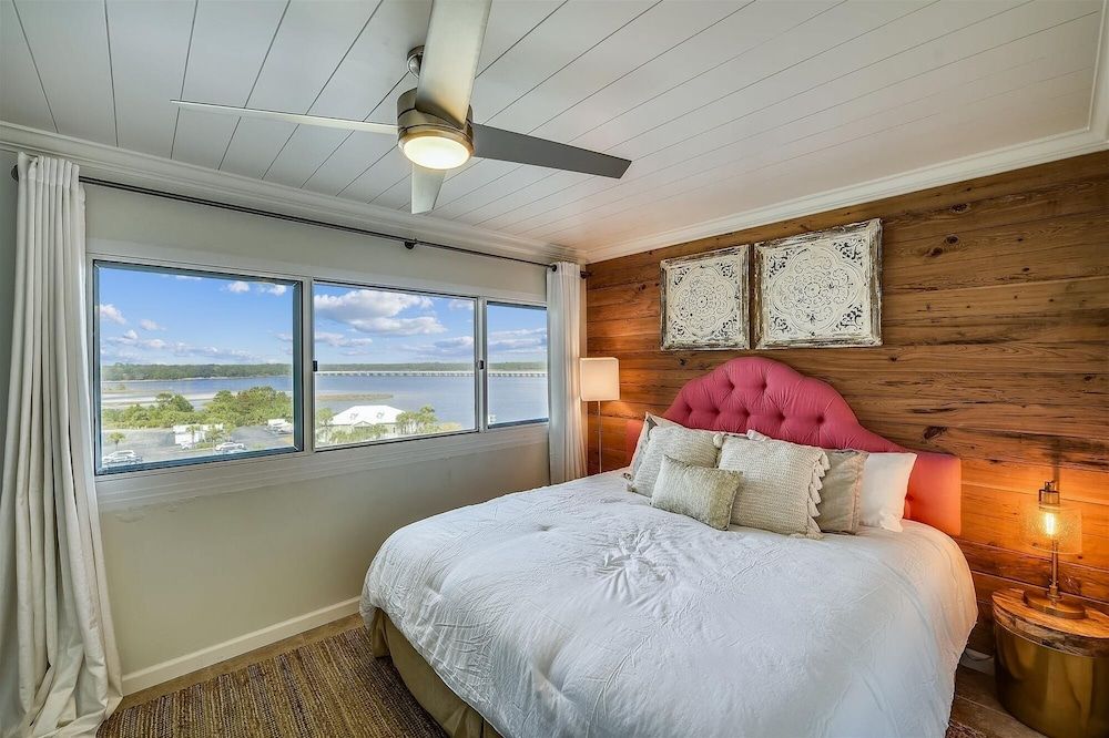 Condo, 3 Bedrooms