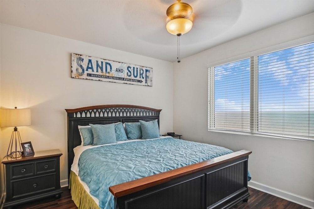 Condo, 2 Bedrooms