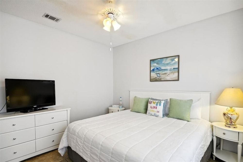 Condo, 2 Bedrooms