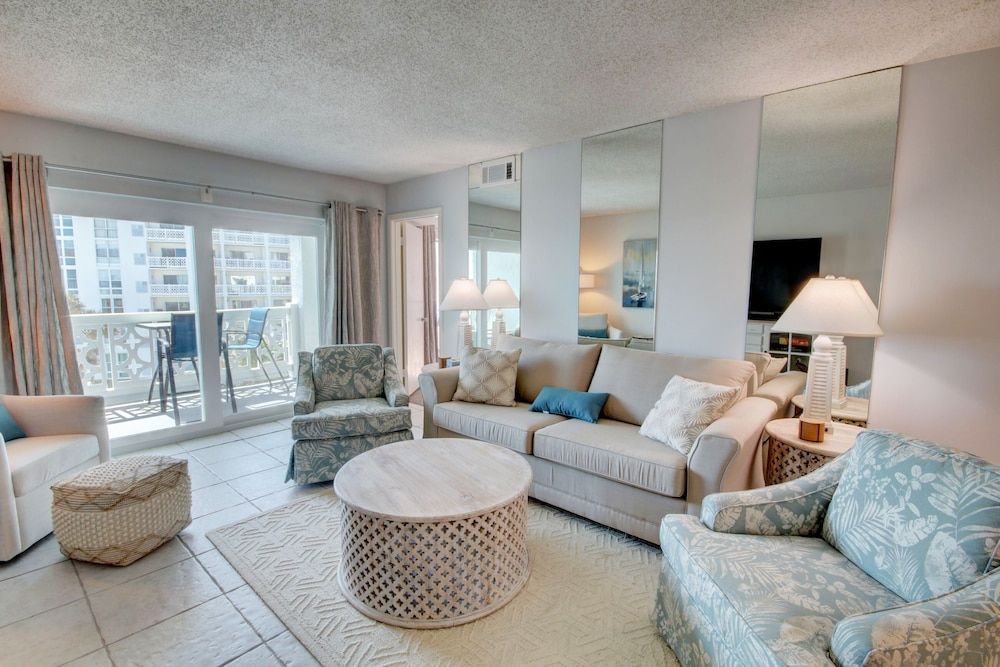 Condo, 2 Bedrooms