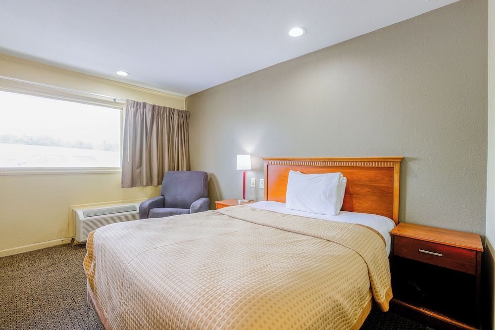 Budget Inn By OYO Natural Bridge I-81 Room, 1 Queen Bed, Non Smoking 4