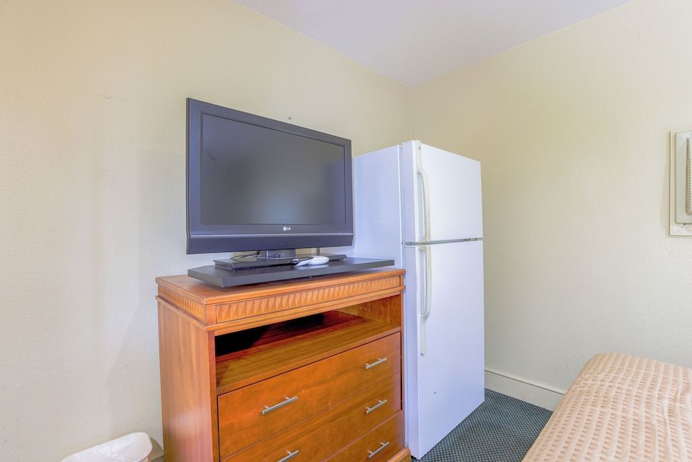 Budget Inn By OYO Natural Bridge I-81 Room, 1 Double Bed, Non Smoking 3