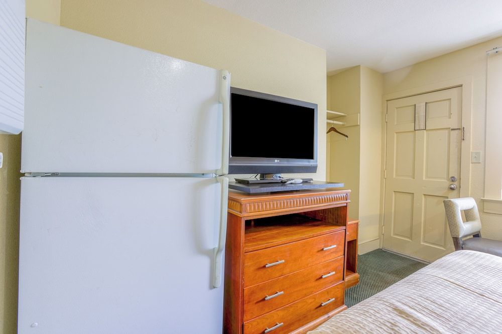 Budget Inn By OYO Natural Bridge I-81 Room, 1 Double Bed, Smoking 5