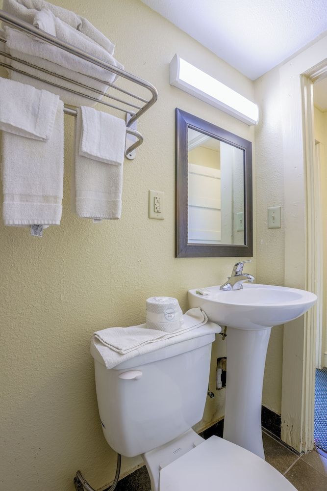 Budget Inn By OYO Natural Bridge I-81 Room, 1 Double Bed, Non Smoking 9