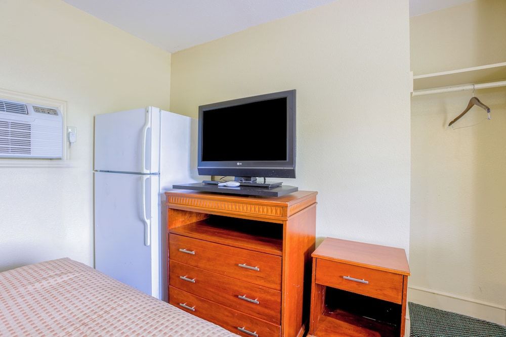 Budget Inn By OYO Natural Bridge I-81 Room, 1 Double Bed, Smoking 7