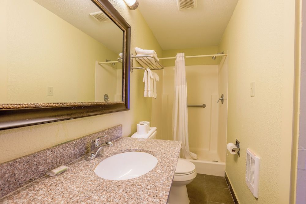 Budget Inn By OYO Natural Bridge I-81 Room, 1 Double Bed, Smoking 11