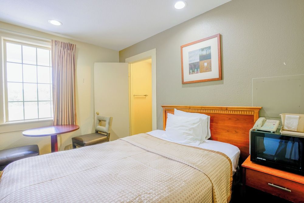 Budget Inn By OYO Natural Bridge I-81 Room, 1 Double Bed, Smoking 3