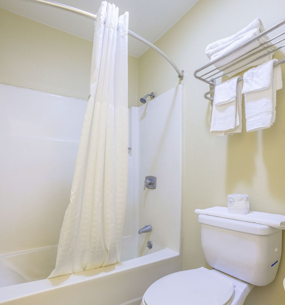 Budget Inn By OYO Natural Bridge I-81 Room, 1 Queen Bed, Non Smoking 11