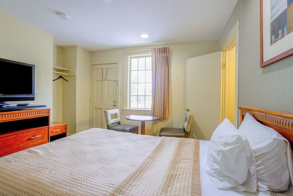 Budget Inn By OYO Natural Bridge I-81 Room, 1 Double Bed, Smoking 2