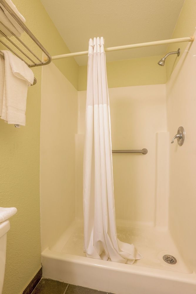 Budget Inn By OYO Natural Bridge I-81 Room, 1 Double Bed, Smoking 10