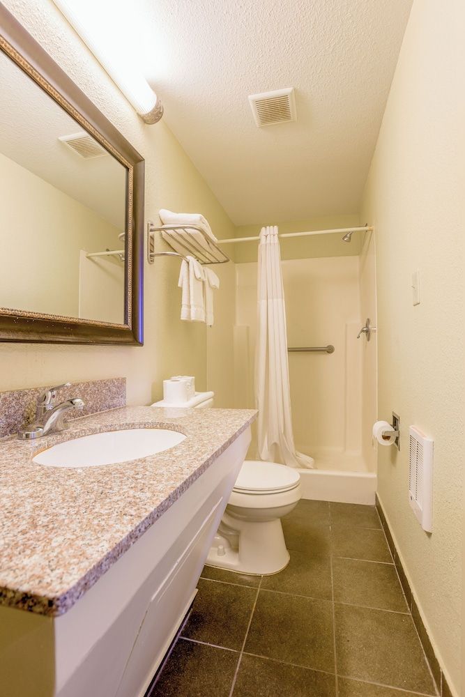 Budget Inn By OYO Natural Bridge I-81 Room, 1 Double Bed, Smoking 9