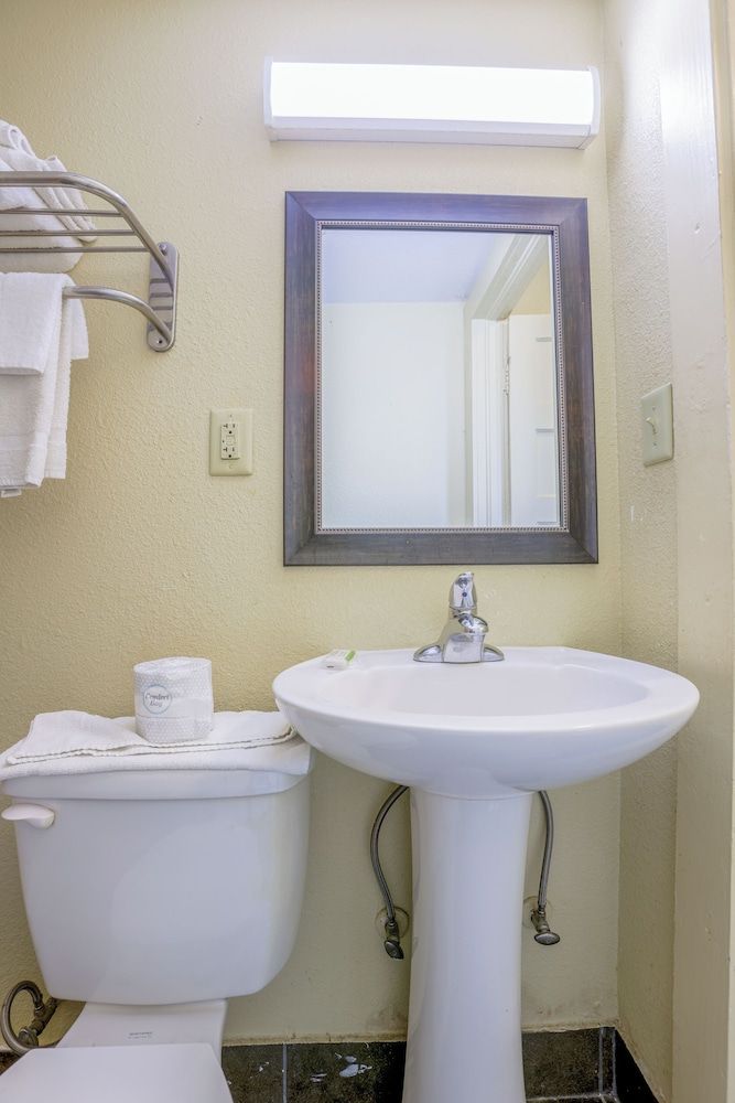 Budget Inn By OYO Natural Bridge I-81 Room, 1 Double Bed, Non Smoking 10
