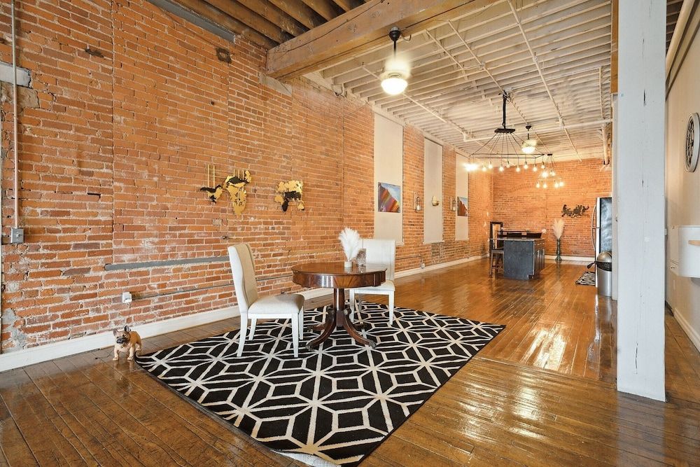 Queen G Investments 1 Bedroom Apts by RedAwning Apartment, 1 Bedroom 25