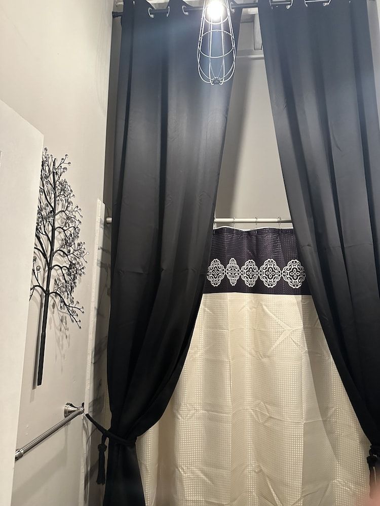 Queen G Investments 1 Bedroom Apts by RedAwning Apartment, 1 Bedroom 32