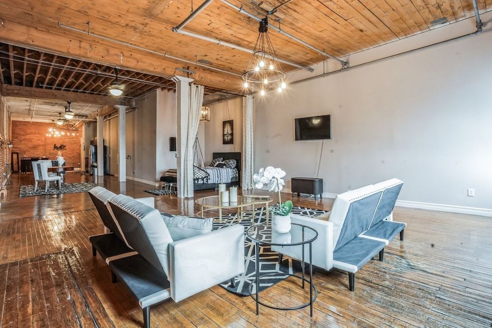 Queen G Investments 1 Bedroom Apts by RedAwning Apartment, 1 Bedroom 24