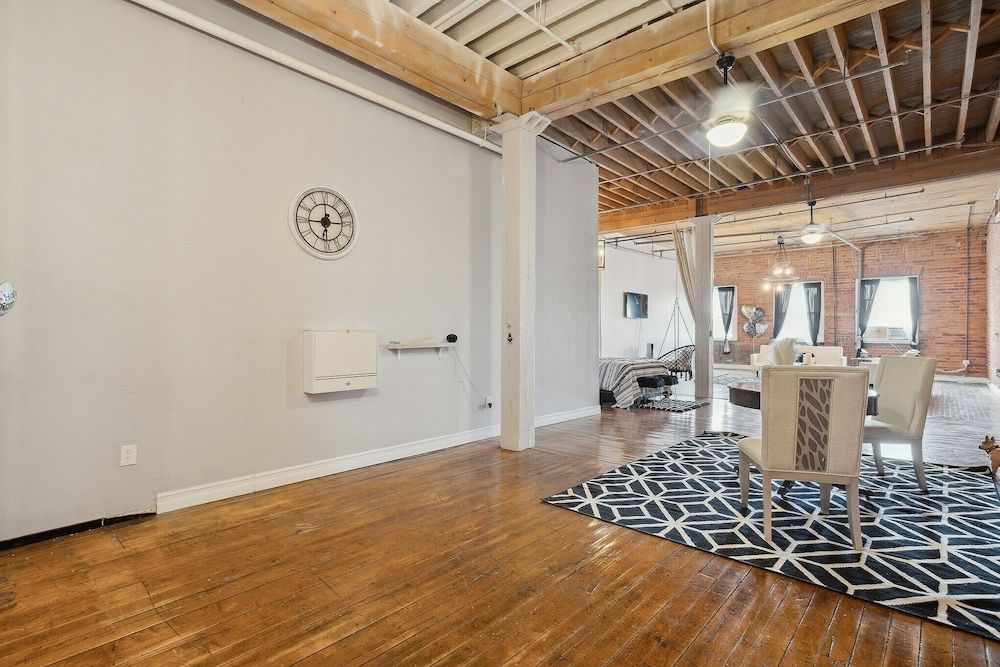 Queen G Investments 1 Bedroom Apts by RedAwning Apartment, 1 Bedroom 21