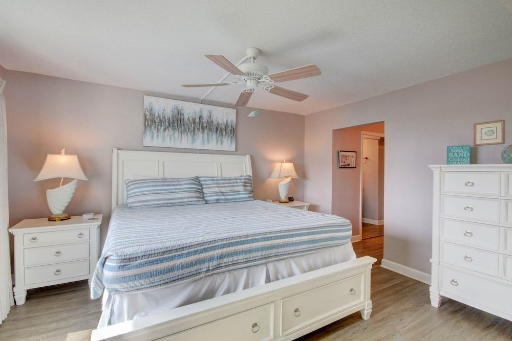 Condo, 2 Bedrooms