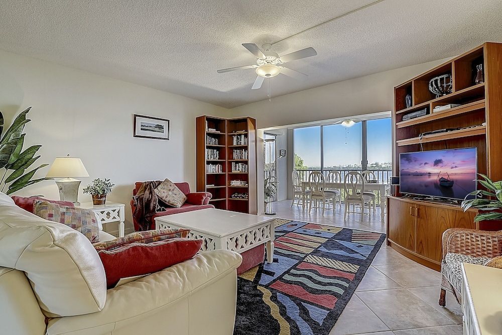 Condo, 2 Bedrooms
