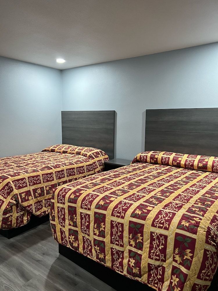 Travel Inn Gilroy Deluxe Double Room 3