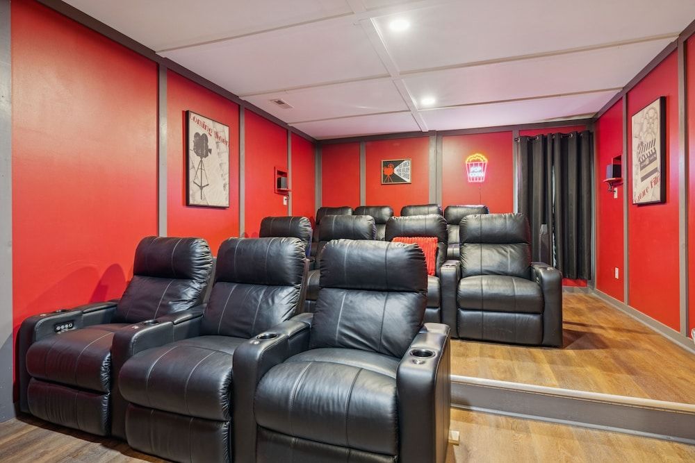 Hidden Cove Chalet 5 Bedroom Cabin by RedAwning Cabin, 5 Bedrooms 49