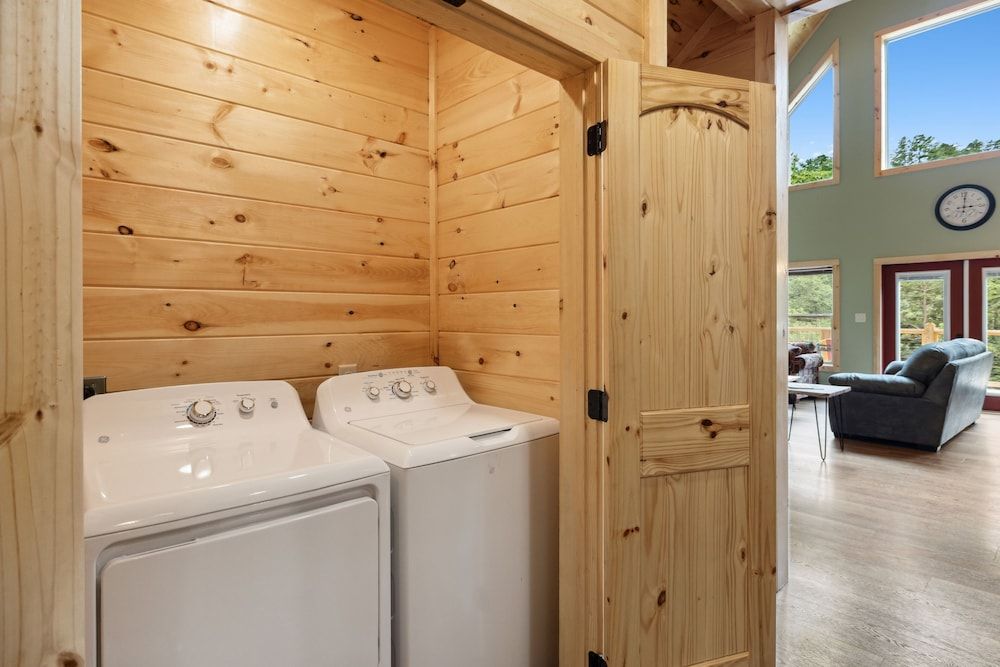 Hidden Cove Chalet 5 Bedroom Cabin by RedAwning Cabin, 5 Bedrooms 29