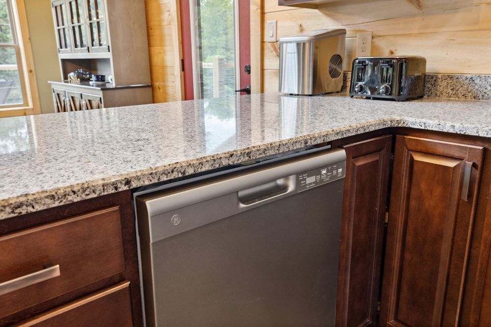 Hidden Cove Chalet 5 Bedroom Cabin by RedAwning Cabin, 5 Bedrooms 18