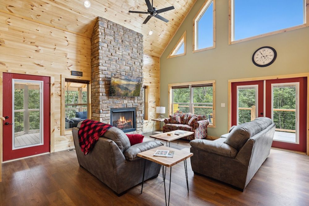 Hidden Cove Chalet 5 Bedroom Cabin by RedAwning Cabin, 5 Bedrooms 21