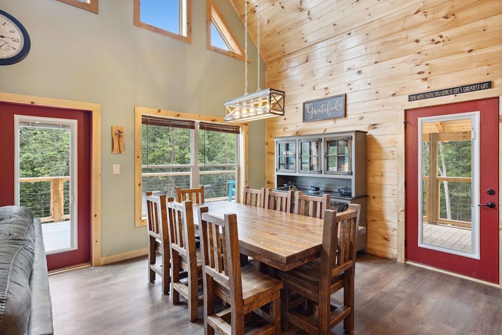 Hidden Cove Chalet 5 Bedroom Cabin by RedAwning Cabin, 5 Bedrooms 45