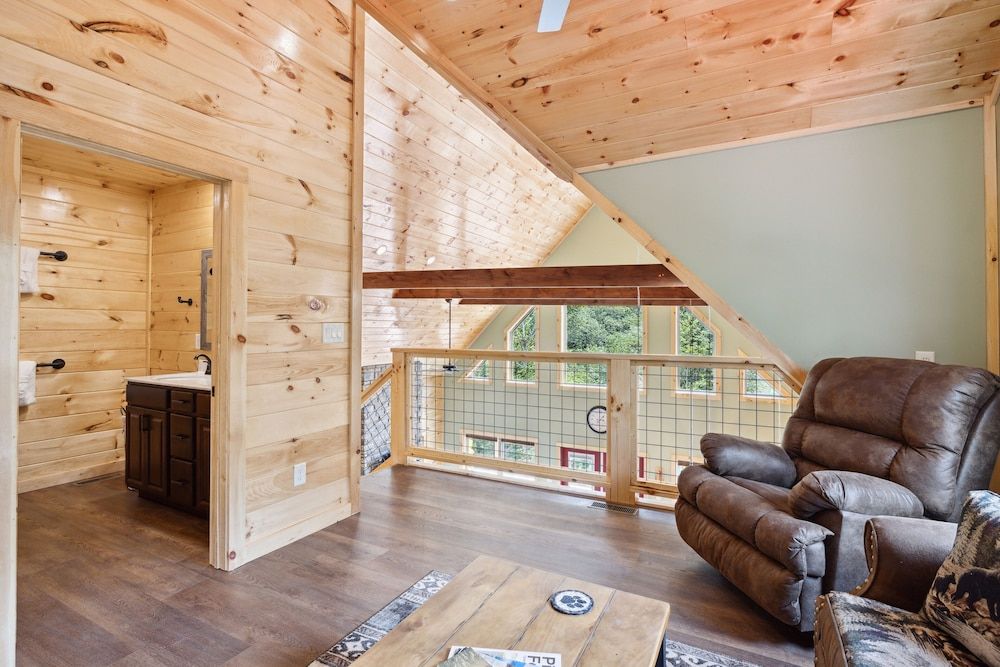 Hidden Cove Chalet 5 Bedroom Cabin by RedAwning Cabin, 5 Bedrooms 22