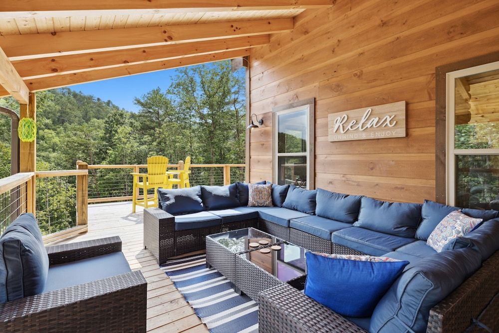 Hidden Cove Chalet 5 Bedroom Cabin by RedAwning Cabin, 5 Bedrooms 57