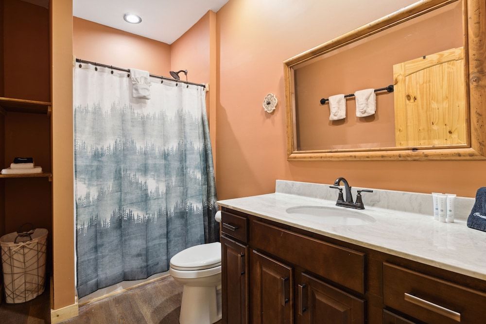 Hidden Cove Chalet 5 Bedroom Cabin by RedAwning Cabin, 5 Bedrooms 32