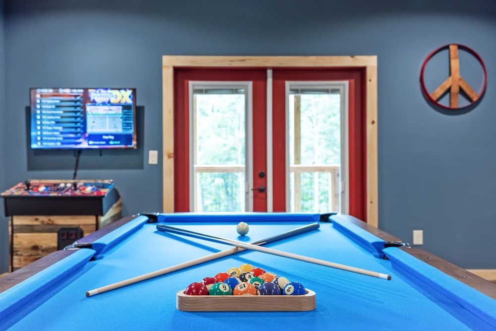 Hidden Cove Chalet 5 Bedroom Cabin by RedAwning Cabin, 5 Bedrooms 43