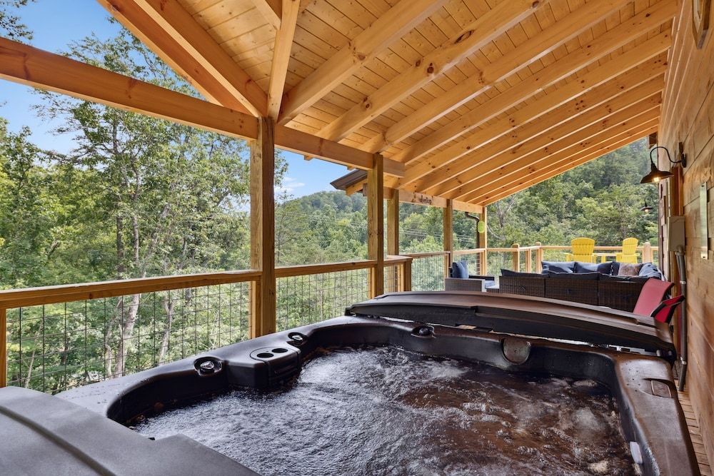 Hidden Cove Chalet 5 Bedroom Cabin by RedAwning Cabin, 5 Bedrooms 38