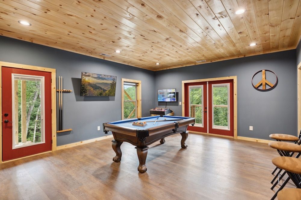 Hidden Cove Chalet 5 Bedroom Cabin by RedAwning Cabin, 5 Bedrooms 42