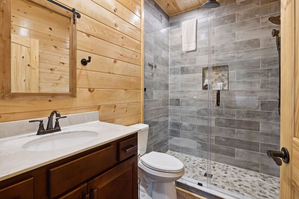 Hidden Cove Chalet 5 Bedroom Cabin by RedAwning Cabin, 5 Bedrooms 30