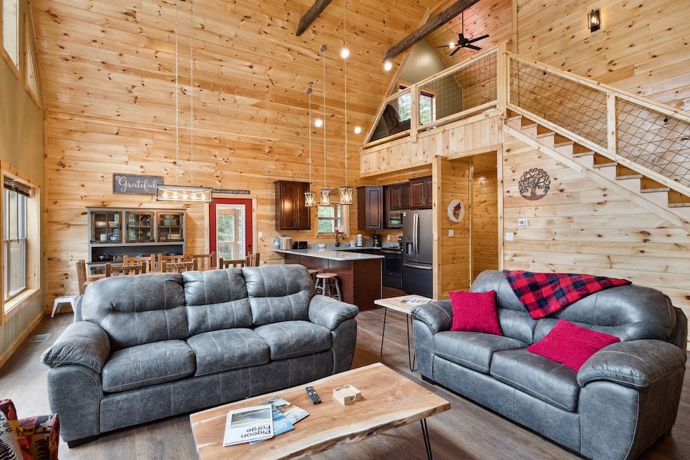 Hidden Cove Chalet 5 Bedroom Cabin by RedAwning Cabin, 5 Bedrooms 19