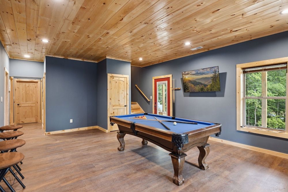 Hidden Cove Chalet 5 Bedroom Cabin by RedAwning Cabin, 5 Bedrooms 44