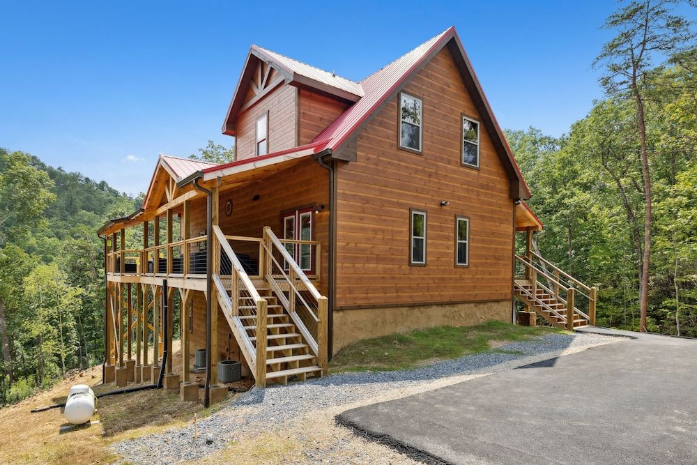 Hidden Cove Chalet 5 Bedroom Cabin by RedAwning Cabin, 5 Bedrooms 63