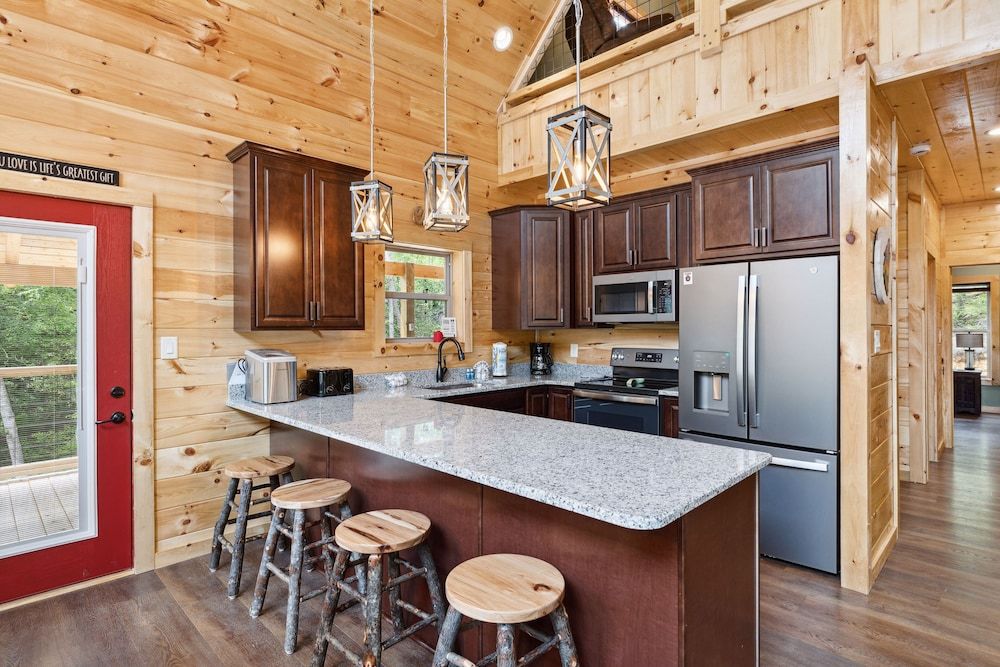 Hidden Cove Chalet 5 Bedroom Cabin by RedAwning Cabin, 5 Bedrooms 15