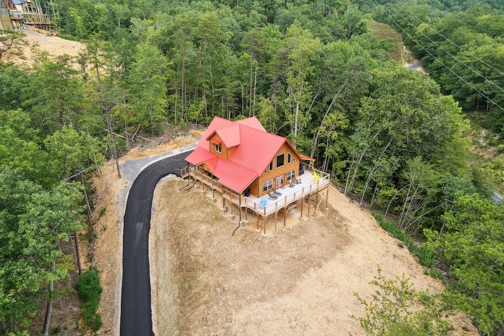 Hidden Cove Chalet 5 Bedroom Cabin by RedAwning Cabin, 5 Bedrooms 56