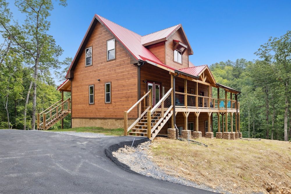 Hidden Cove Chalet 5 Bedroom Cabin by RedAwning Cabin, 5 Bedrooms 64