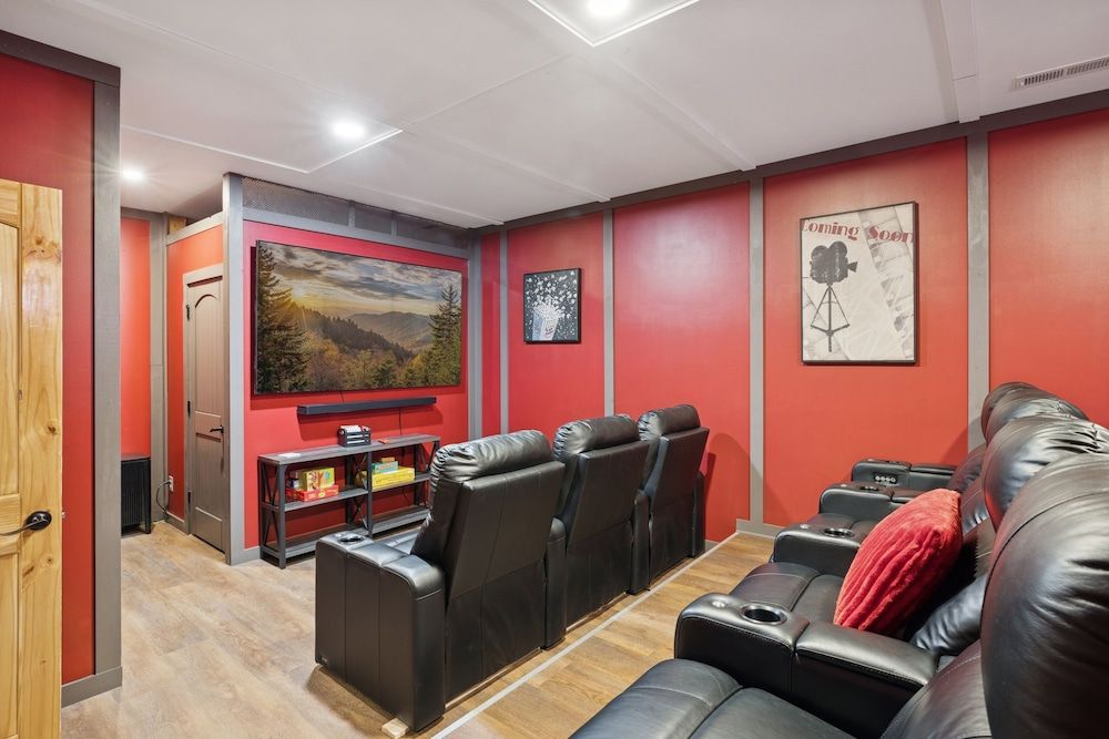 Hidden Cove Chalet 5 Bedroom Cabin by RedAwning Cabin, 5 Bedrooms 47