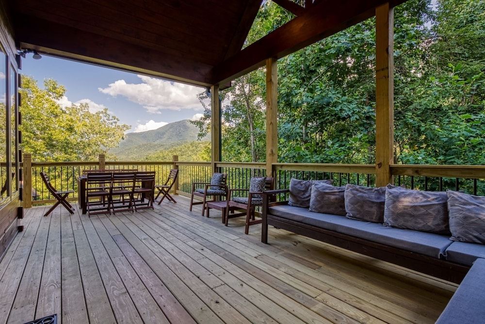 Bear Tracks Lodge 4 Bedroom Cabin by RedAwning Cabin, 4 Bedrooms 42