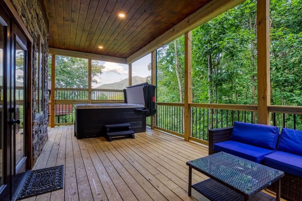 Bear Tracks Lodge 4 Bedroom Cabin by RedAwning Cabin, 4 Bedrooms 44