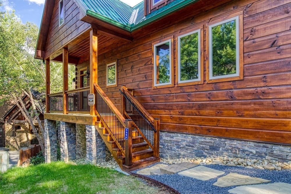 Bear Tracks Lodge 4 Bedroom Cabin by RedAwning Cabin, 4 Bedrooms 53