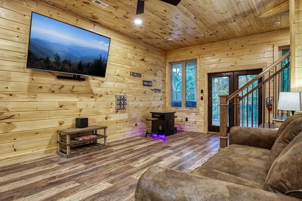 Bear Tracks Lodge 4 Bedroom Cabin by RedAwning Cabin, 4 Bedrooms 21