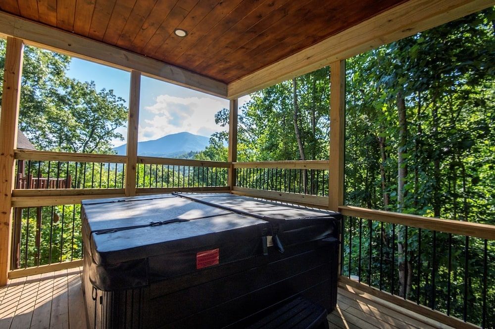 Bear Tracks Lodge 4 Bedroom Cabin by RedAwning Cabin, 4 Bedrooms 30