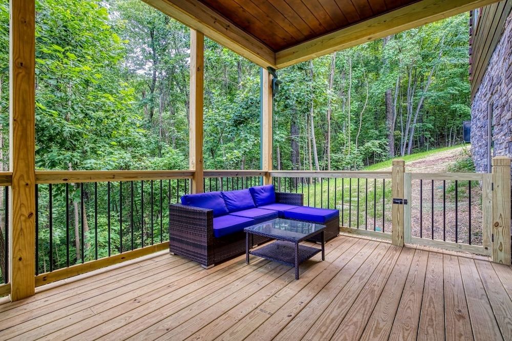 Bear Tracks Lodge 4 Bedroom Cabin by RedAwning Cabin, 4 Bedrooms 49