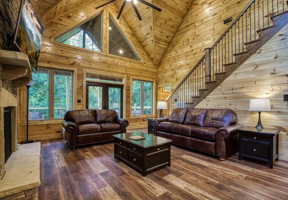 Bear Tracks Lodge 4 Bedroom Cabin by RedAwning Cabin, 4 Bedrooms 18