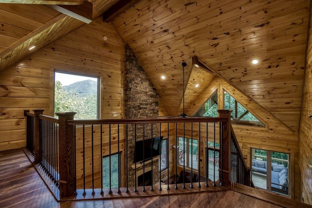 Bear Tracks Lodge 4 Bedroom Cabin by RedAwning Cabin, 4 Bedrooms 36